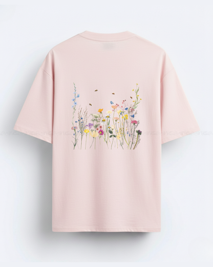 Bee Free Women’s Oversized T-Shirt – Minimal Graphic Tee with Cute Bee Print & Positive Vibes