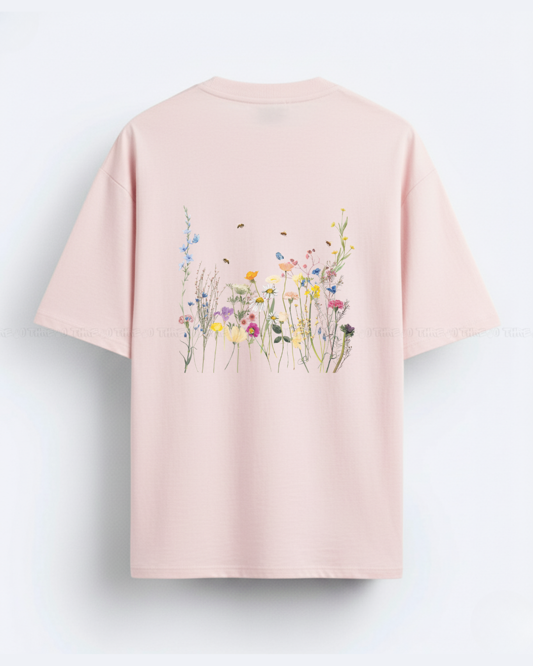 Bee Free Women’s Oversized T-Shirt – Minimal Graphic Tee with Cute Bee Print & Positive Vibes