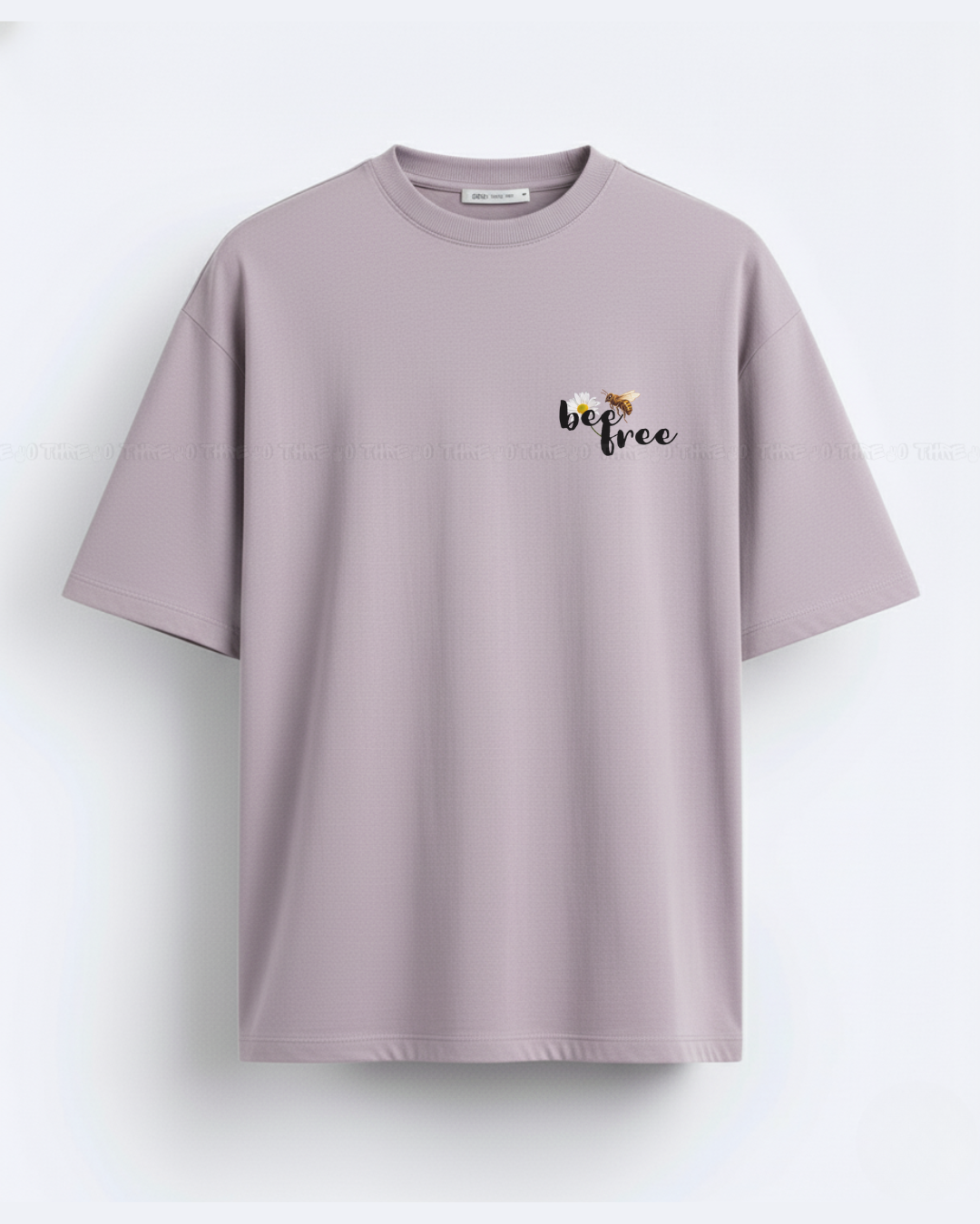 Bee Free Women’s Oversized T-Shirt – Minimal Graphic Tee with Cute Bee Print & Positive Vibes