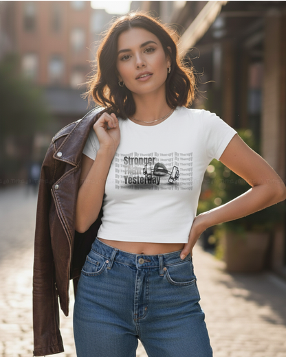 Women’s Motivational Workout Crop Top – ‘Stronger Than Yesterday’ Fitness Graphic Tee, Inspirational Gym Wear, Trendy Lilac Street Style, Casual Activewear